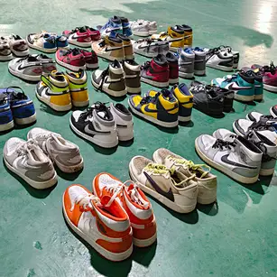  zapatillas de baloncesto usadas